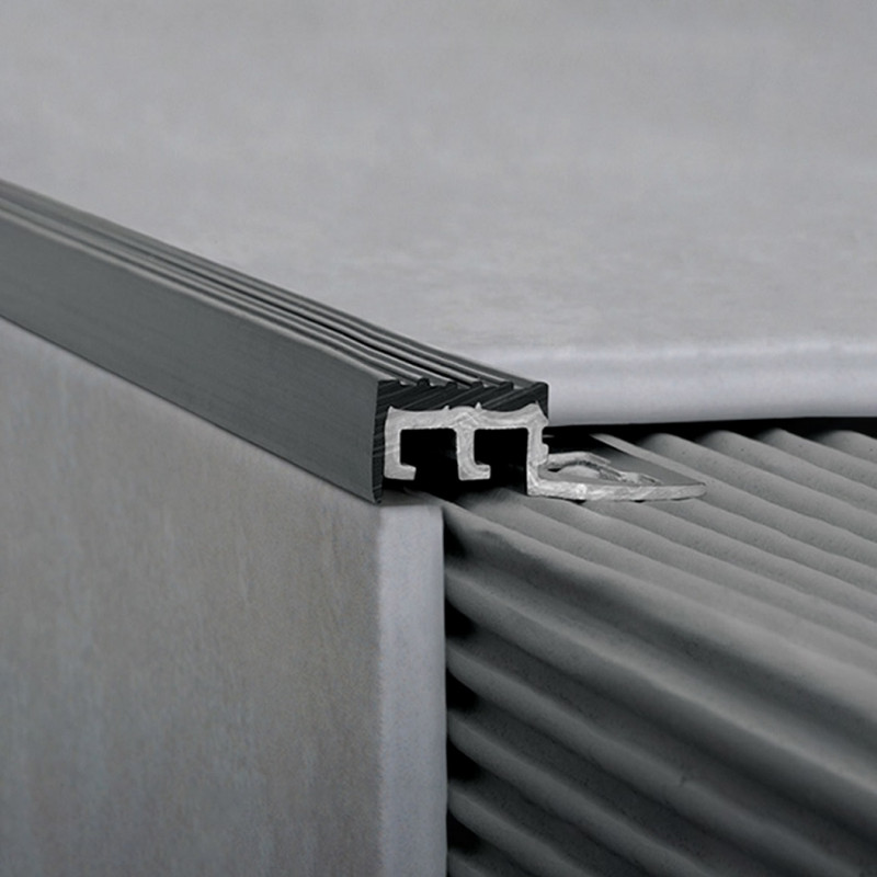 Protector de escalon PVC 10 x 18mm negro Atrim