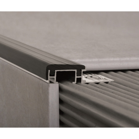 protector de escalon aluminio y PVC 10 x 30mm marron Atrim